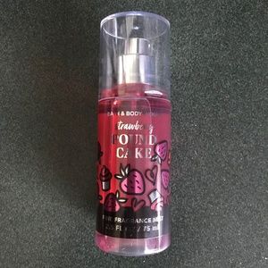 Bath & Body Works Strawberry Pound Cake Fine Fragrance Mist New 2.5 fl oz/75 ml